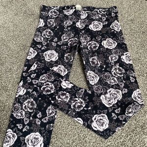 Black and white floral leggings